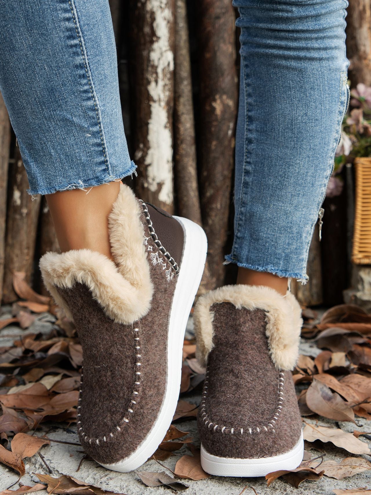 Zapatillas planas de ante peludo con punta redonda