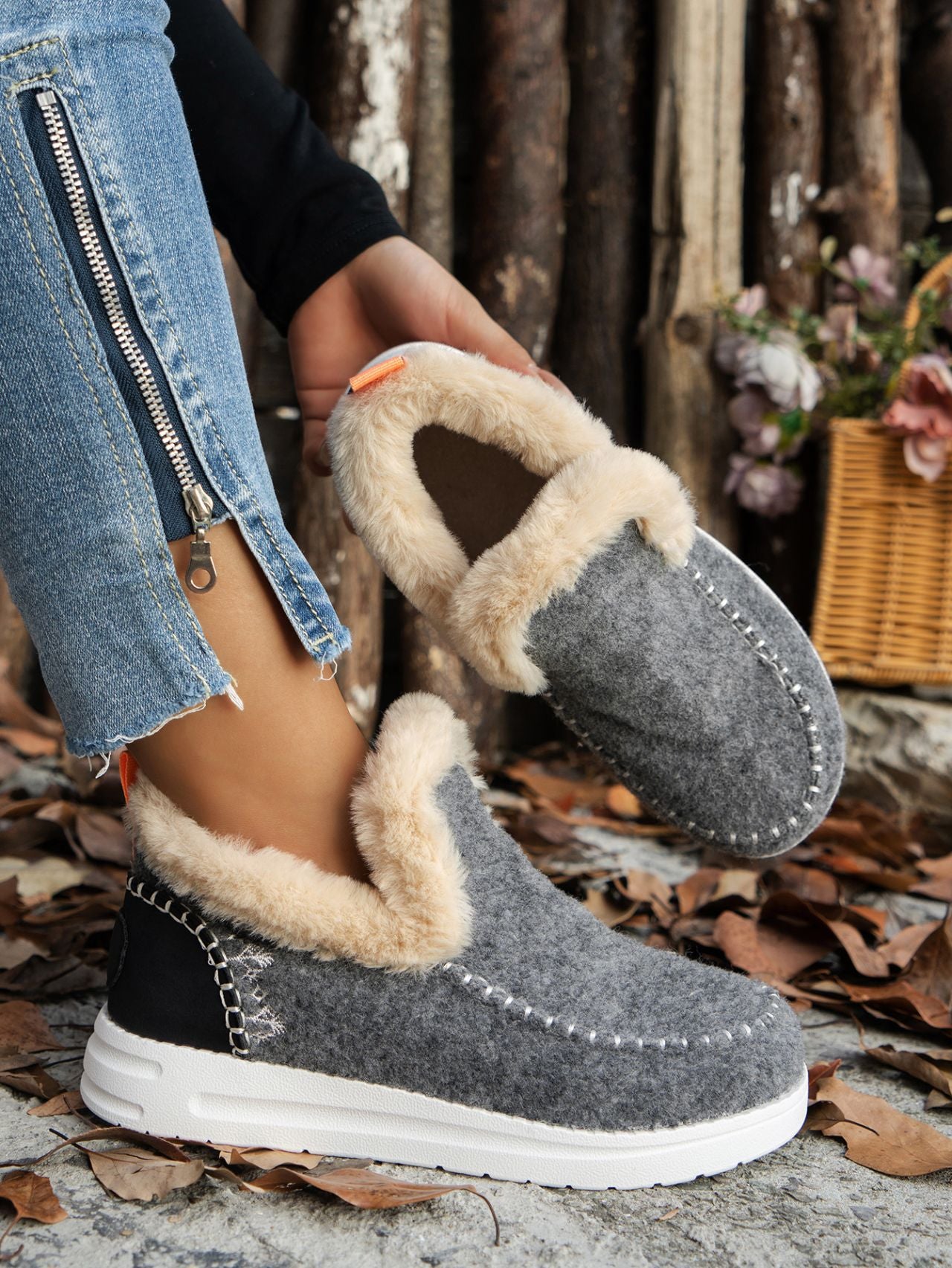Zapatillas planas de ante peludo con punta redonda
