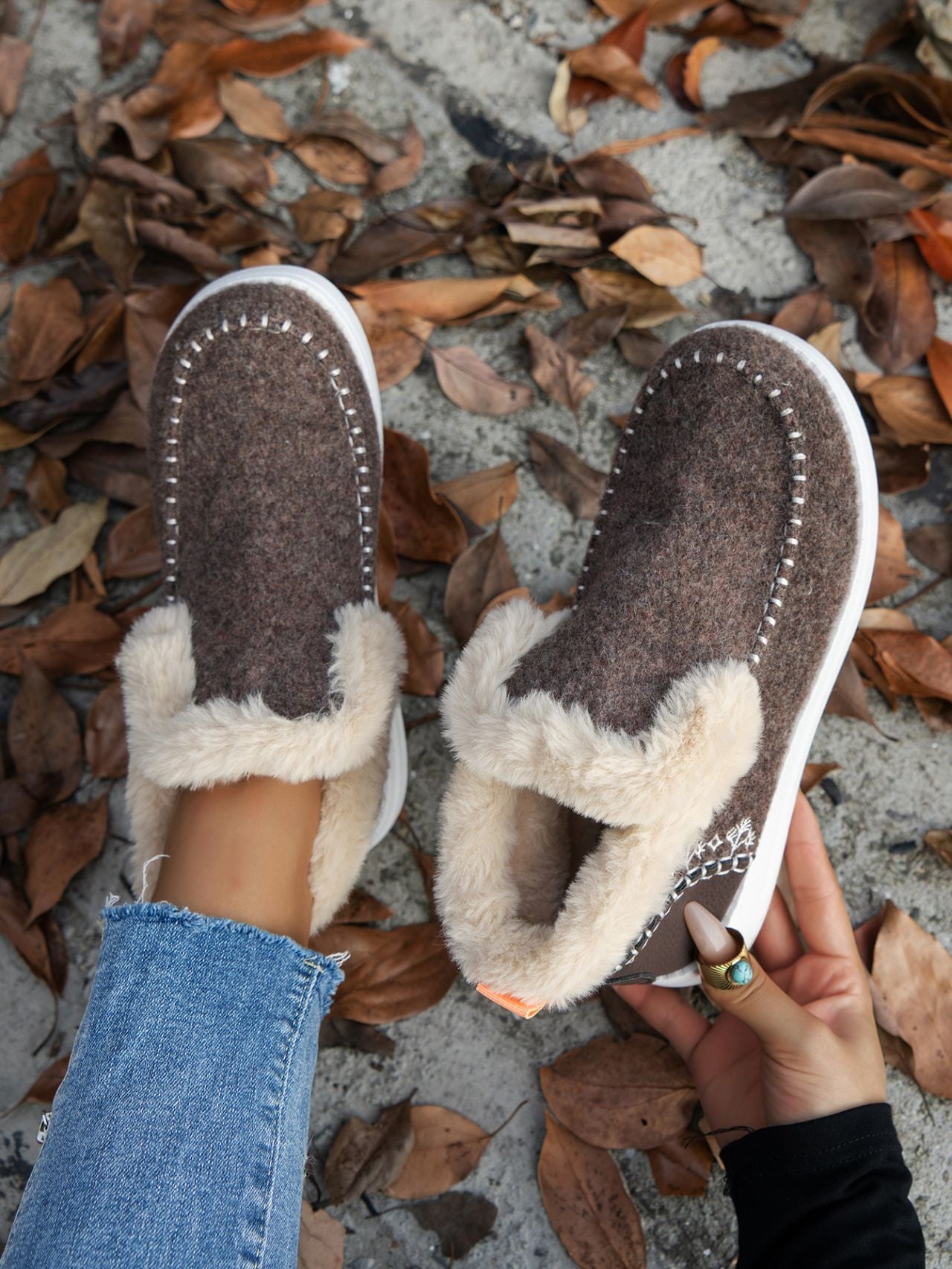 Zapatillas planas de ante peludo con punta redonda