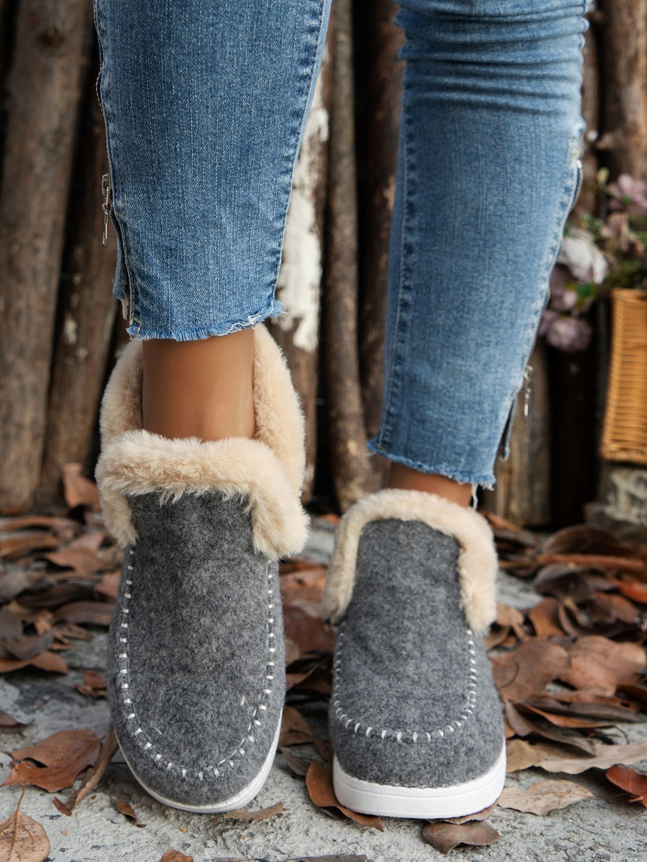 Zapatillas planas de ante peludo con punta redonda